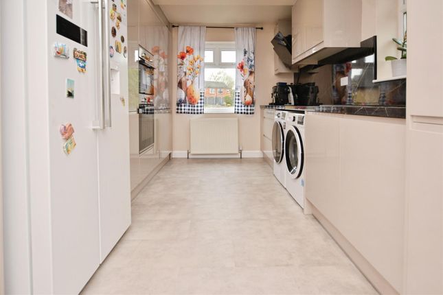30, Charles Lovell Way, Scunthorpe photo 3