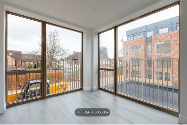 One Bed Flat, Sargeant Court Staines Road, Hounslow photo 4