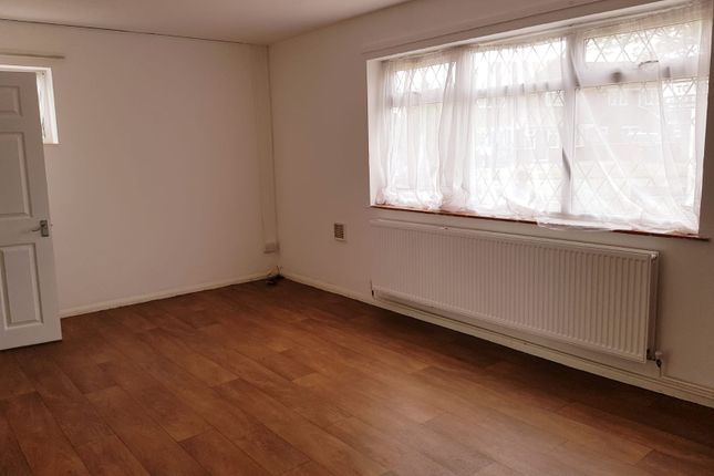 End terrace house for sale in Knolton Way, Slough