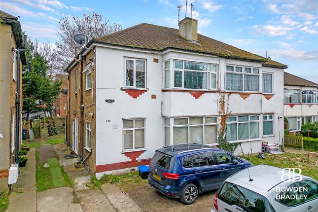 Maisonette for sale in Chigwell Road, Woodford Green