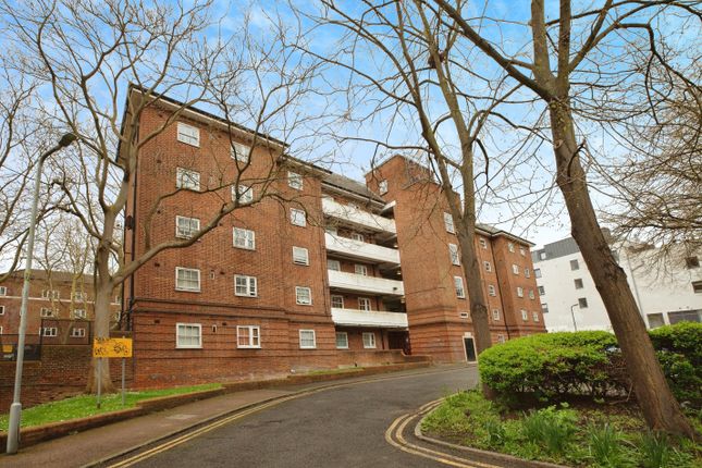 Flat for sale in William Bonney Estate, Clapham