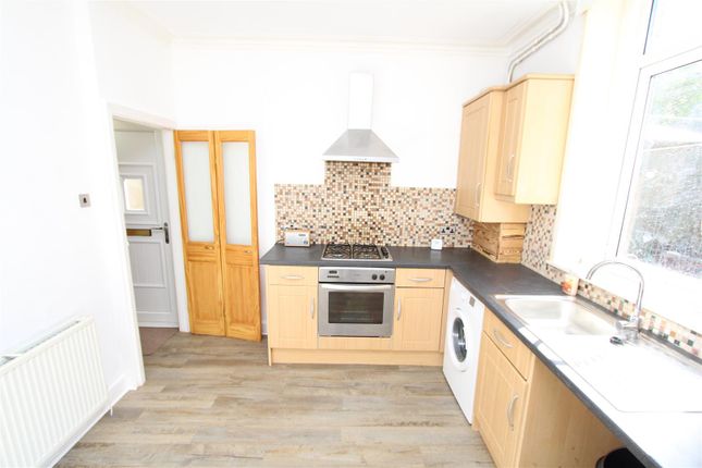 88, Wharncliffe Drive, Bradford photo 5