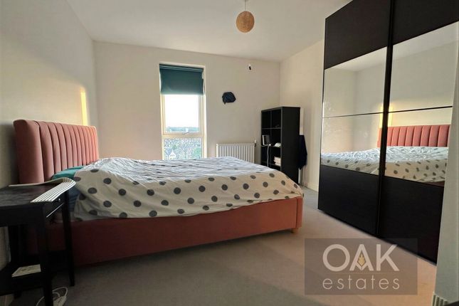 Flat 110 Altitude Point, London photo 3