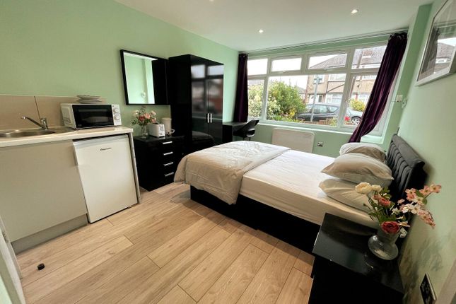 23, Cranford Park Road, Hayes photo 3