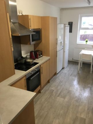 Thumbnail Shared accommodation to rent in Weaste Road, Salford
