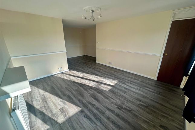 Sarre Avenue, Hornchurch photo 4