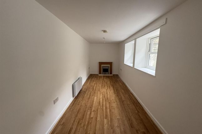 Flat 2, 2, Church Street, Liskeard photo 2