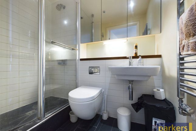 Flat for sale in Chatham Place, Reading, Berkshire