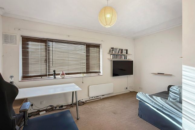 14, Clingoe Court, Colchester photo 2