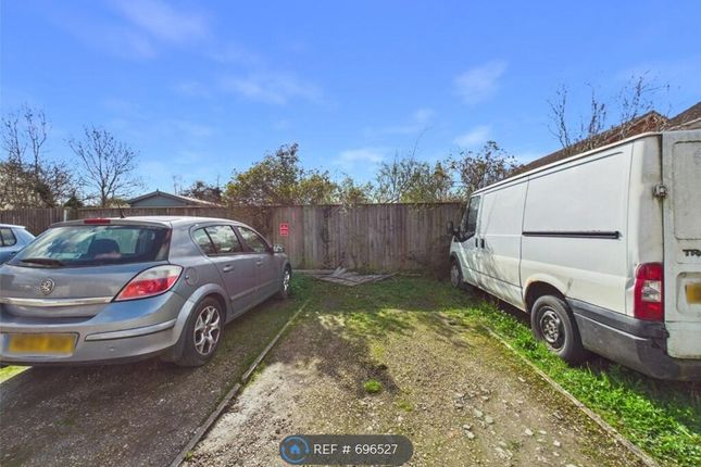 Beech Close, Hardwicke, Gloucester photo 2