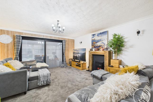 8, Burr Tree Vale, Leeds photo 3