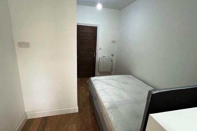 Studio to rent in Shroffold Road, Bromley