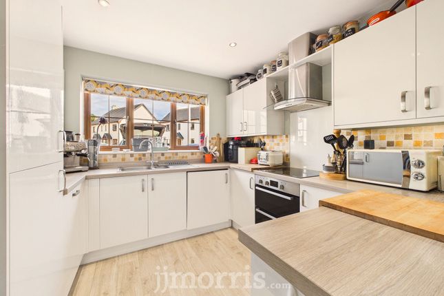 24 Maes Rheithordy, Cardigan photo 4