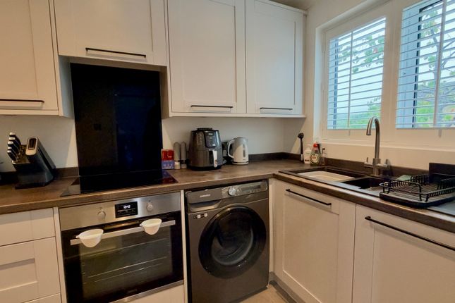 28, Illustrious Close, Walderslade, Chatham photo 2