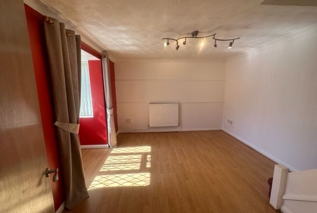 228, Senwick Drive, Wellingborough photo 3