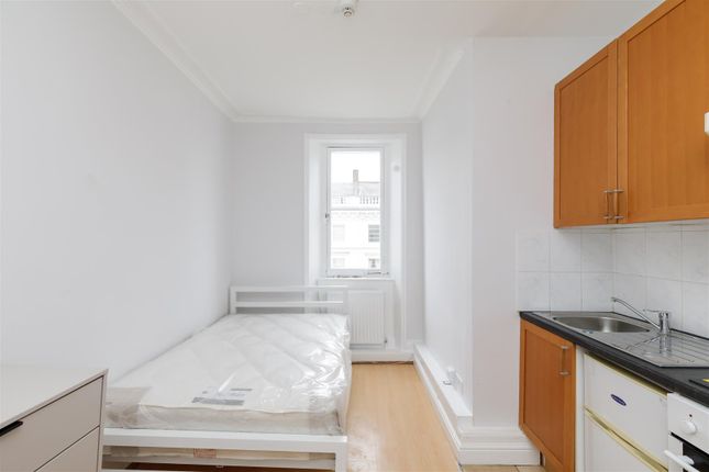 Studio to rent in St Georges Drive, Pimlico