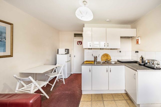 Top Floor Flat, 67, North Road, London photo 4