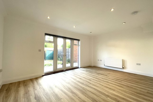 18, Loxley Close Byfleet, null photo 2
