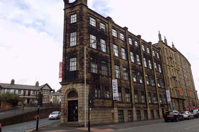 Studio flat on 19 Gratton House, 136 Sunbridge Road, Bradford, £6,000