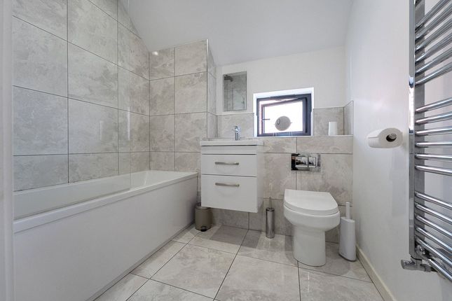 Flat 7, 4, Rose Hill, Sutton photo 4