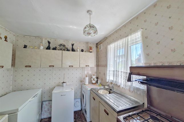 9, Harrison Way, Lydney photo 3