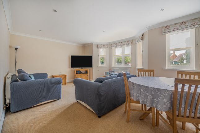 Flat for sale in Carpenters Court, The Crescent, Mortimer Common, Berkshire