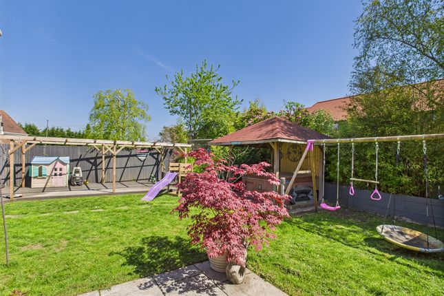 2 Lowes Close, Stokenchurch photo 2