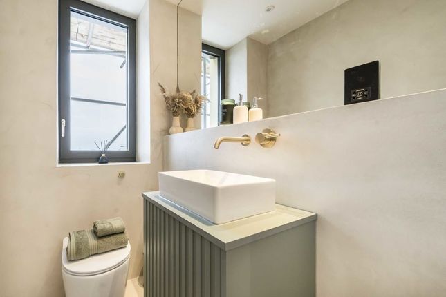 Flat for sale in Maryland Point, London