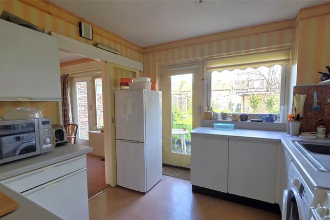 Kiek Wedder In,, Ladbroke Road, Surrey photo 4
