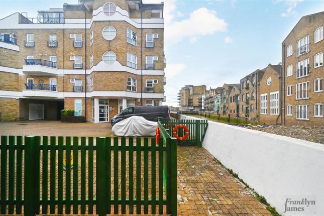Flat for sale in 90 Three Colt Street, Limehouse, London