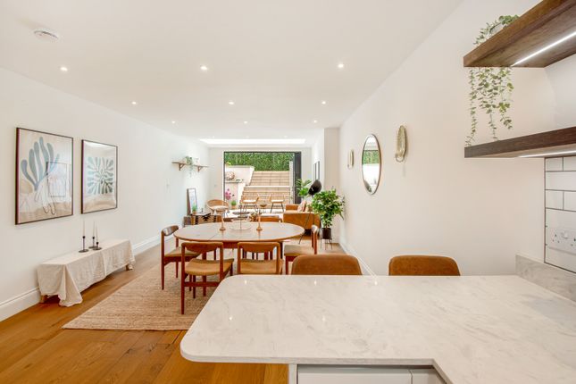 Flat to rent in Mortimer Road, Islington