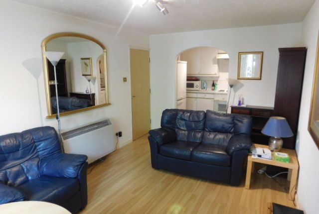 Flat to rent in The Beeches, Lampton Road, Hounslow, Middlesex