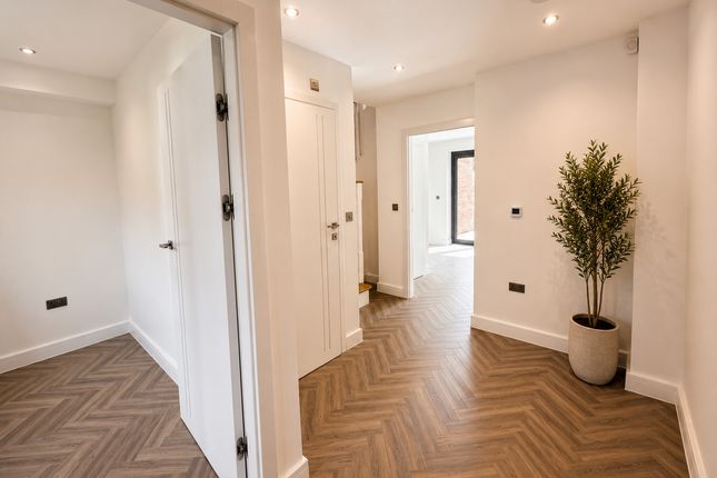 60b, Larkshall Road, London photo 3
