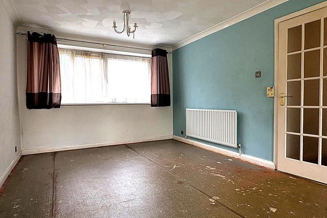 186, Turpin Avenue, Romford photo 3