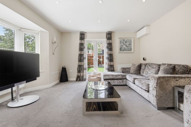 13 Whitefield Way, Brentwood photo 3