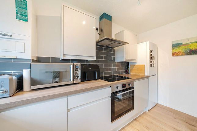 62, Eyston Drive, Surrey photo 4