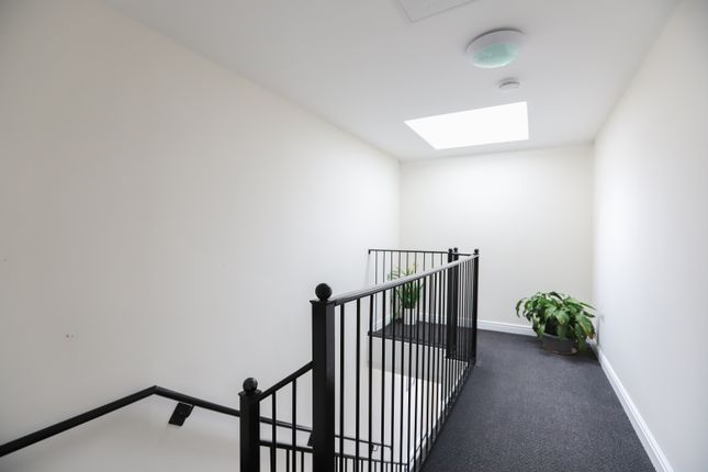 48, Windward Avenue, Fleetwood photo 3