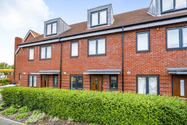 Thumbnail Terraced house to rent in Tidman Road, Reading