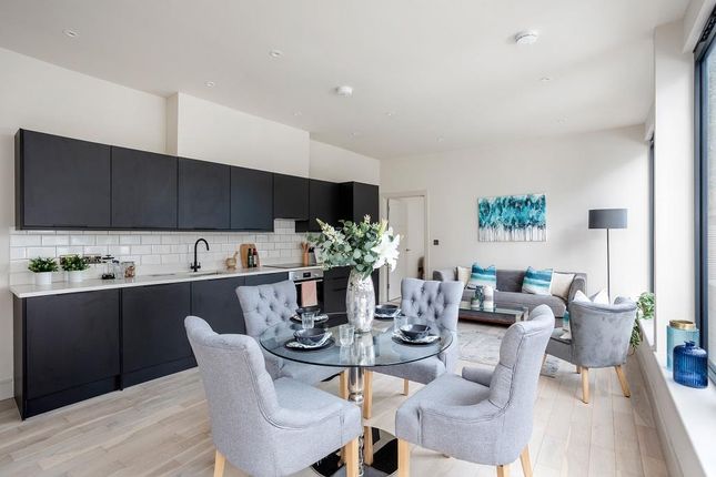 Thumbnail Flat for sale in Alma Place, London