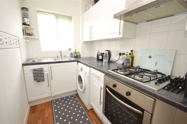 27, Spayne Close, Bedfordshire photo 4