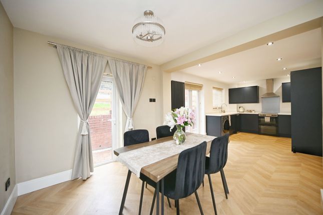 24, Meadowland Rise, Barnsley photo 4