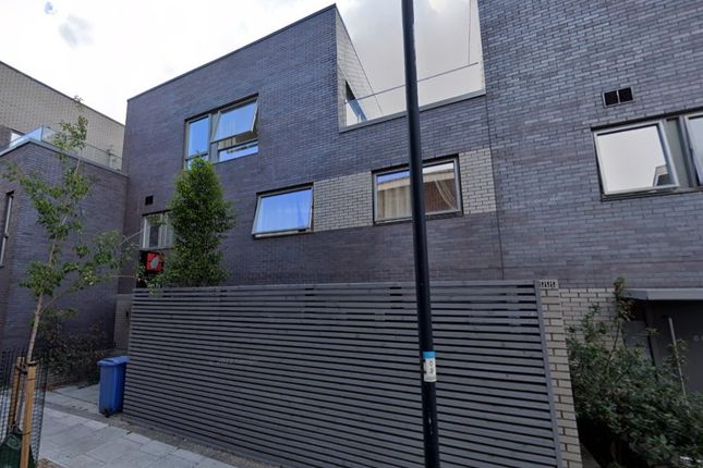 Thumbnail Town house to rent in Medlar Street, London