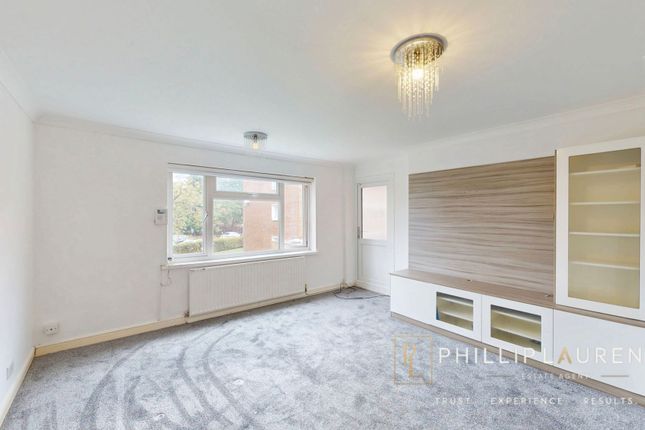91 Cranleigh Gardens, Southall photo 2