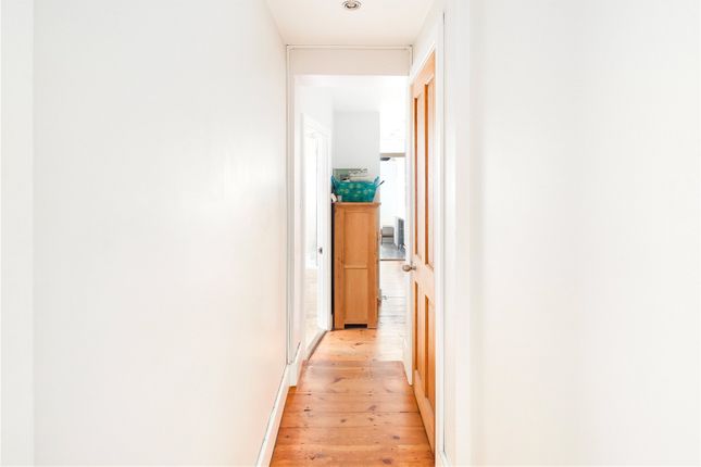 Flat for sale in Manbey Grove, Stratford, London