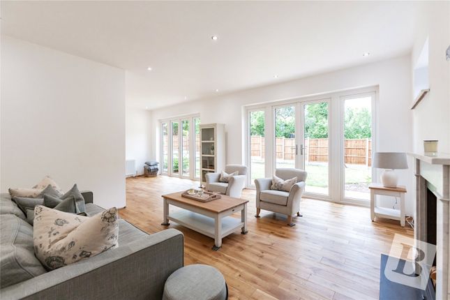 17, Ashburnham Gardens, Upminster photo 2