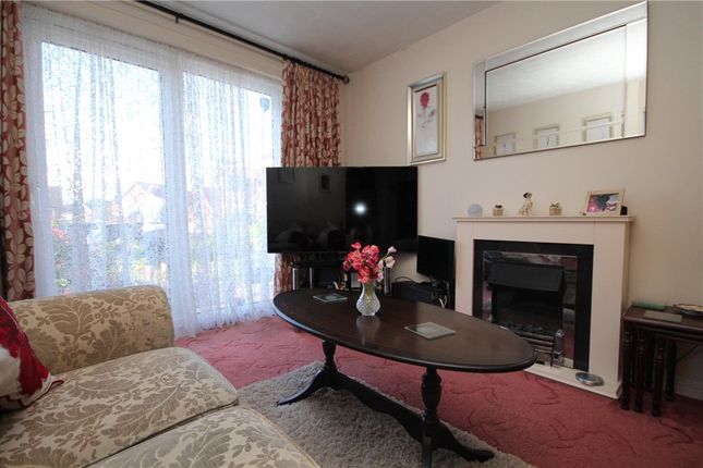 14, Lordsgrove Close, Surrey photo 2