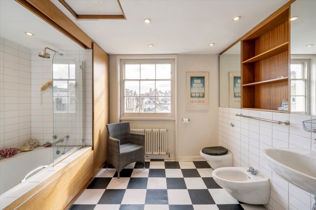 End terrace house for sale in Canning Place, London