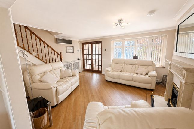 34, Iris Close, Brentwood photo 2