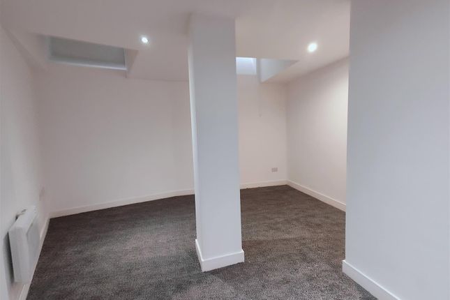 FLAT 4, 63 Vicar Lane, Bradford photo 2