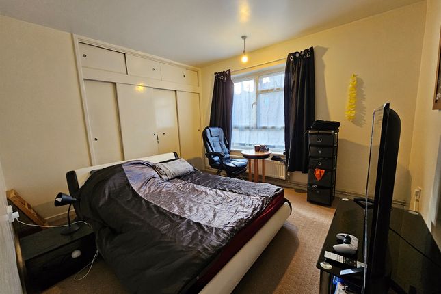 Flat for sale in Freeman Square, Norwich